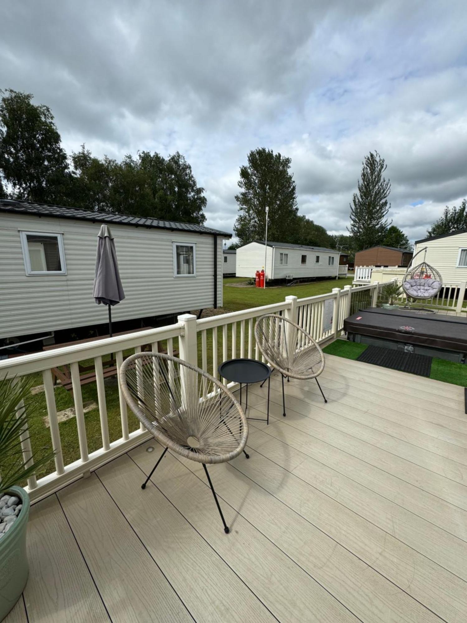 Hot Tub Retreat At Tattershall Lakes Exteriör bild