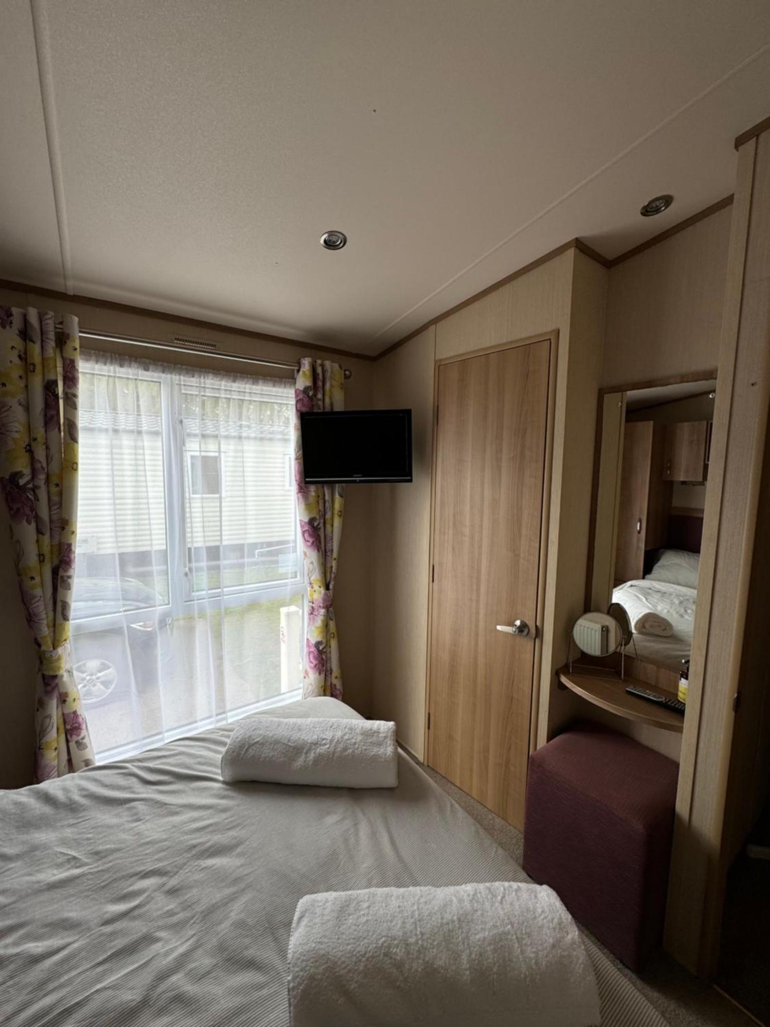 Hot Tub Retreat At Tattershall Lakes Exteriör bild